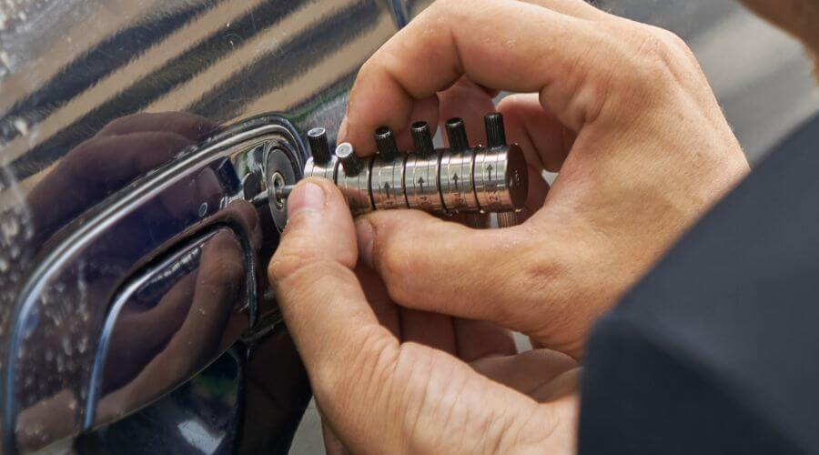 Expert Emergency Roof Repairs services in Ernul, NC